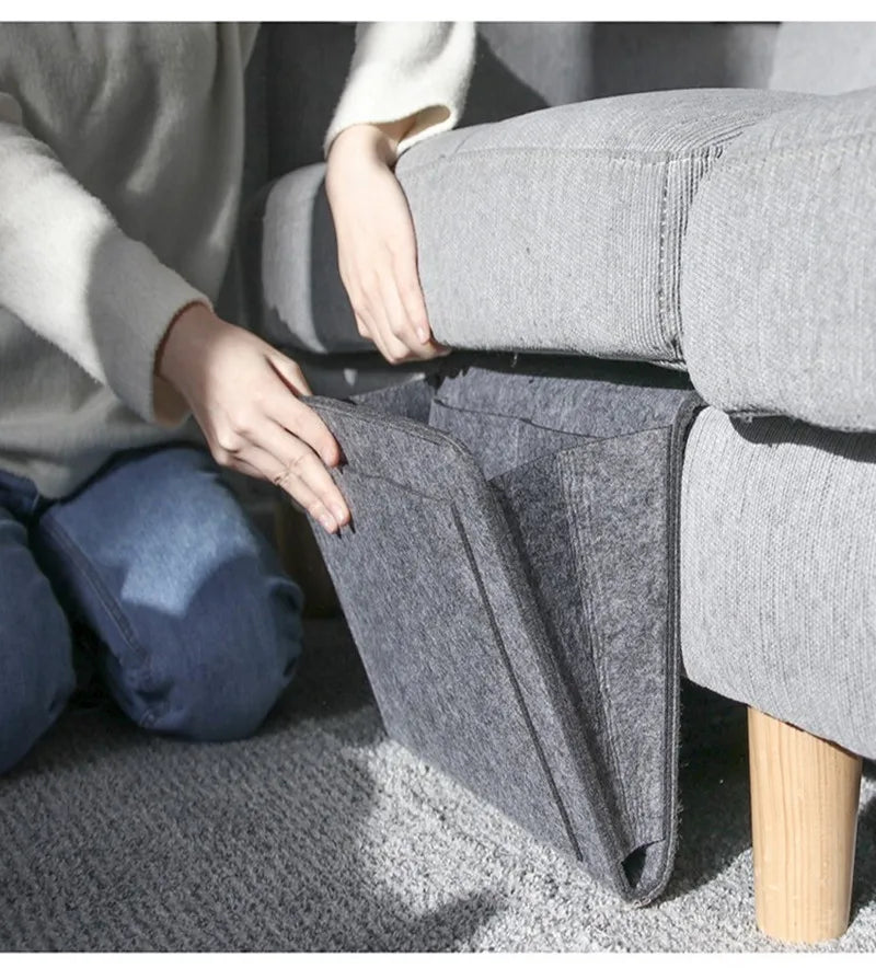 Sac de rangement suspendu en feutre pour lit, canapé, tapis de chambre, CD, magazines, bloc-notes, téléphone portable et autres petits objets.