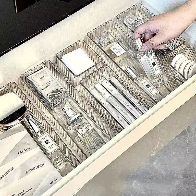 Ensemble de rangement modulaire transparent pour tiroirs, plateaux de rangement multi-usages pour maquillage, soins de la peau, ustensiles de cuisine et salle de bain.
