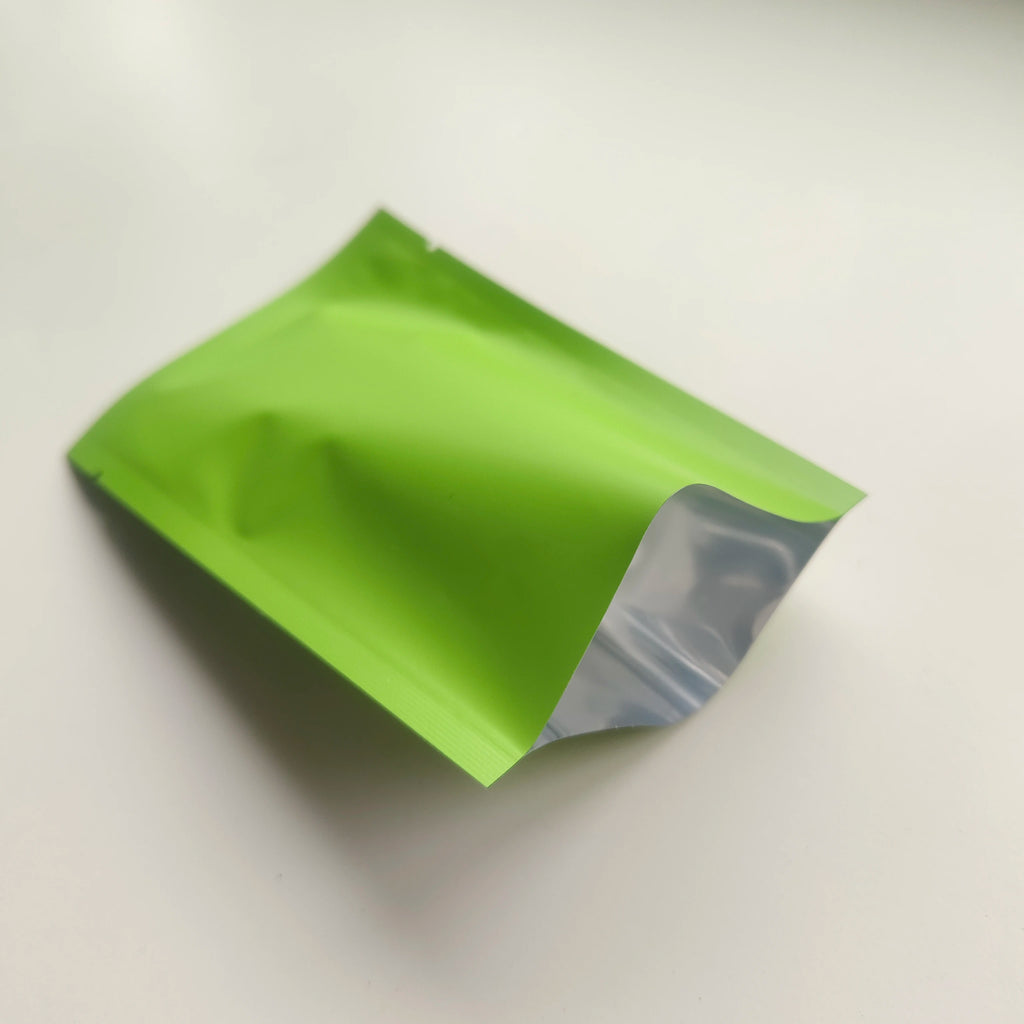 Sachets de rangement anti-odeurs multi-tailles, noir mat, à ouverture facile, scellables sous vide, en aluminium ou en mylar.